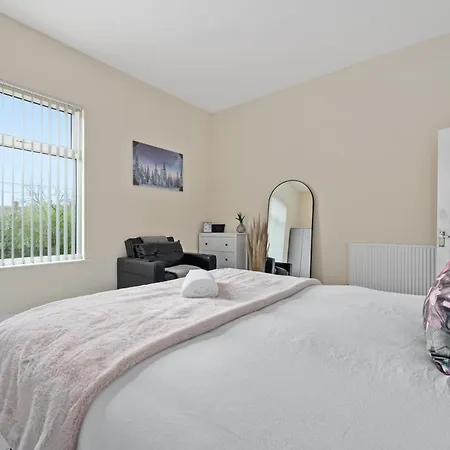 4 Bedroom House Near City Centre Sleeps 10 Manchester Exterior photo